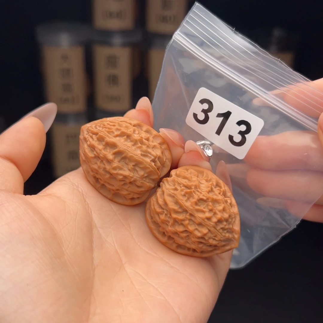 文玩核桃吊坠金牛34