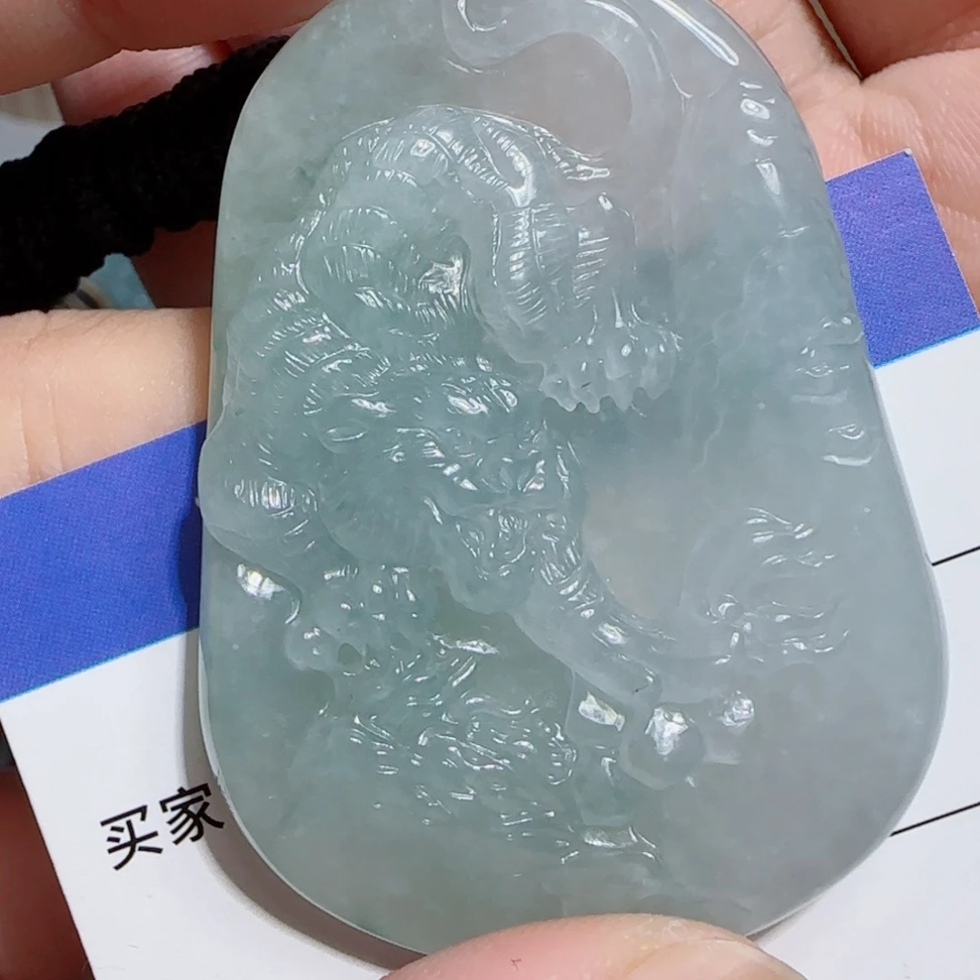 颈饰未镶嵌翡翠下山虎