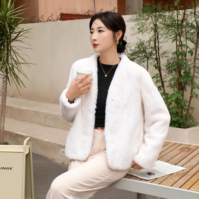 进口水貂皮草外套短款白色V领