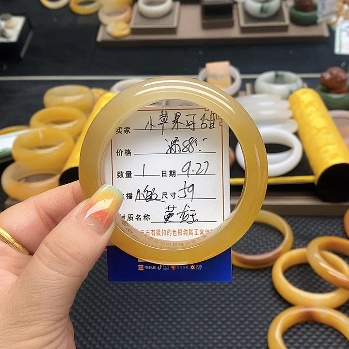 小***甜石英质玉（黄龙玉）未镶嵌手镯