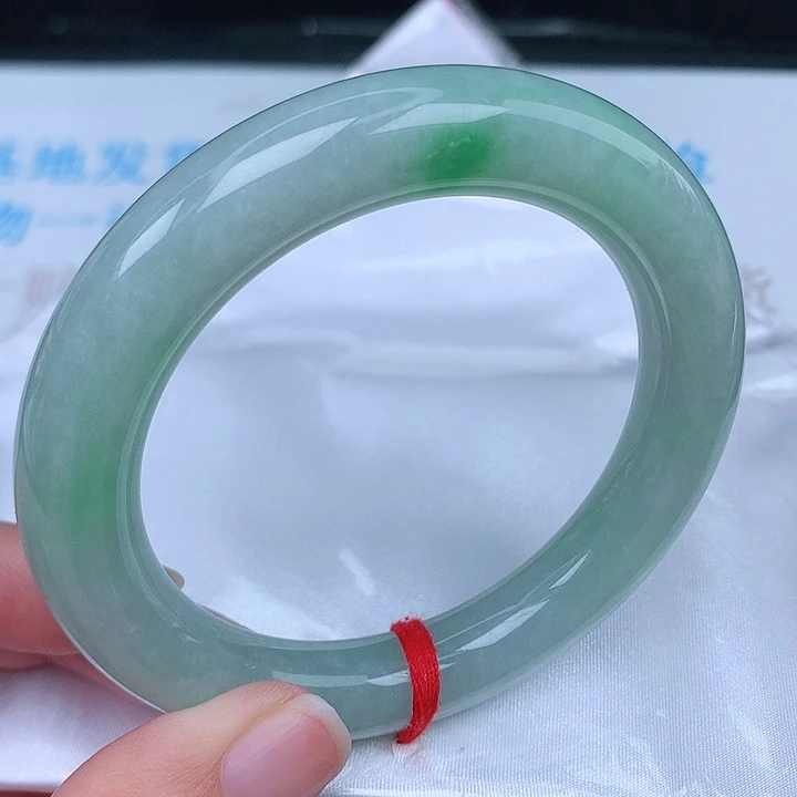 未镶嵌手镯（圆镯）翡翠天然
