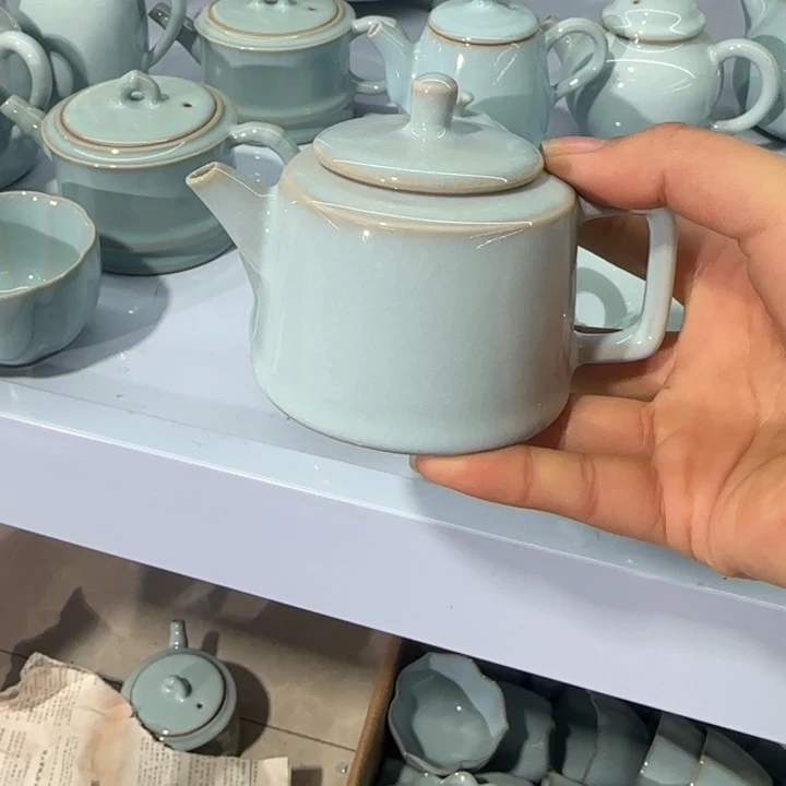 微瑕天青小金钟壶