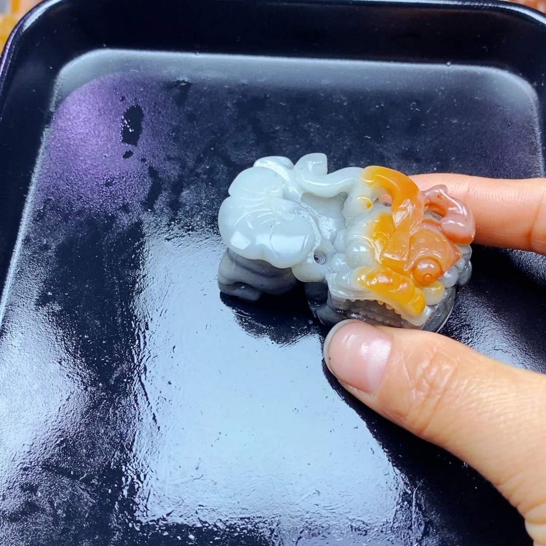 石英质玉（黄龙玉）未镶嵌颈饰
