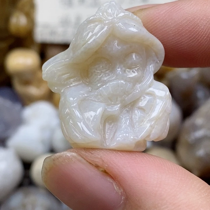 颈饰未镶嵌硅化珊瑚（珊瑚玉）
