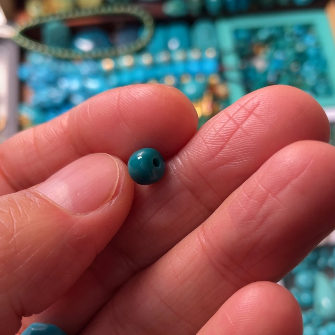 凉***凉绿松石未镶嵌颈饰