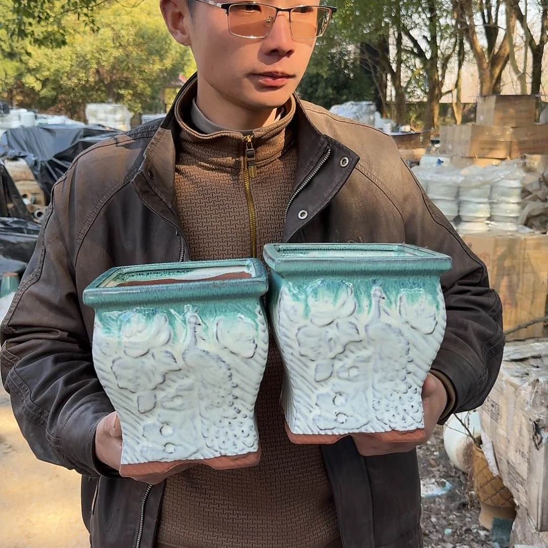 紫砂花盆口17高18（两个方绿孔雀