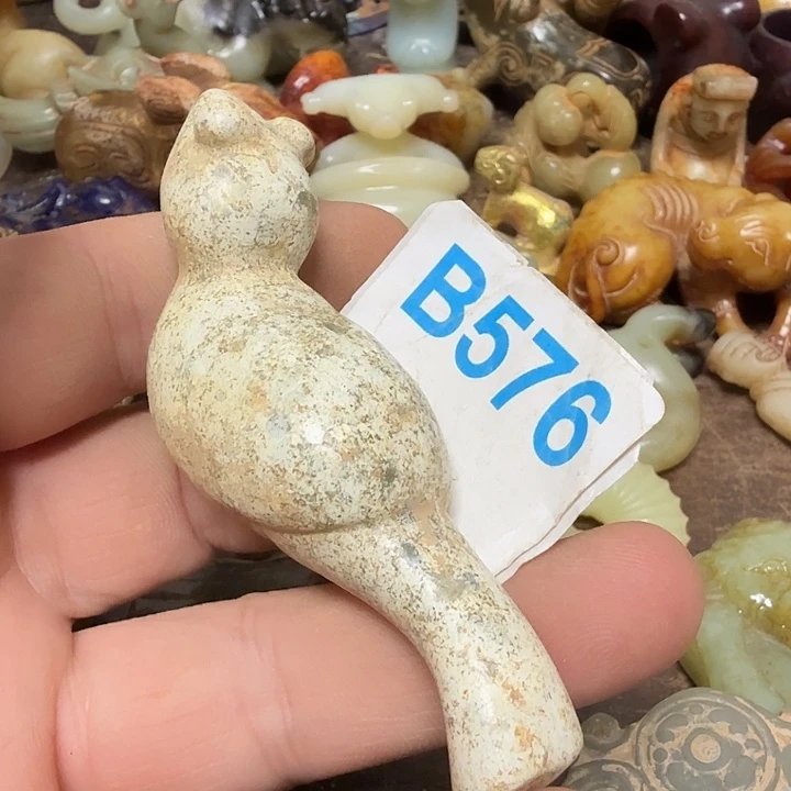 透闪石-蛇纹石玉未镶嵌颈饰