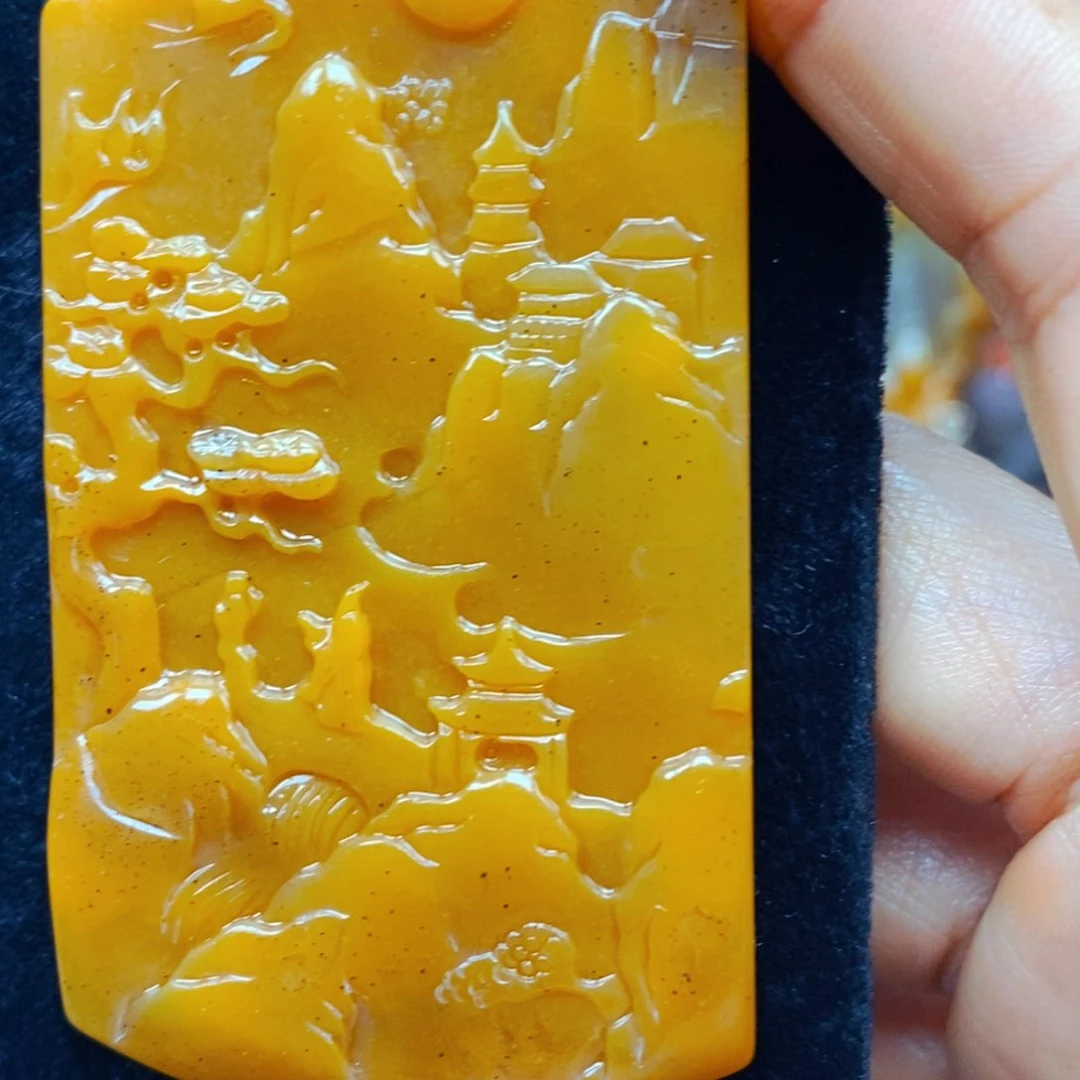未镶嵌石英质玉（黄龙玉）颈饰