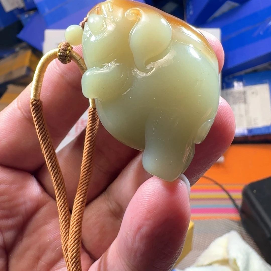 颈饰未镶嵌和田玉（糖玉）