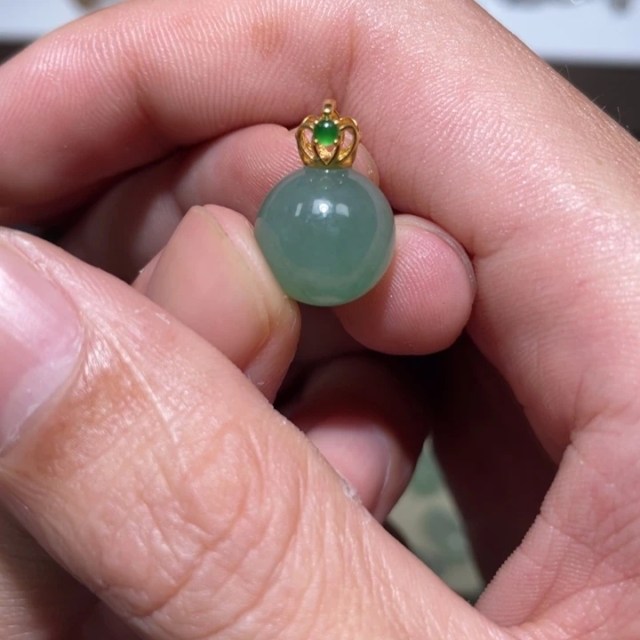 翡翠18K金镶嵌颈饰单珠