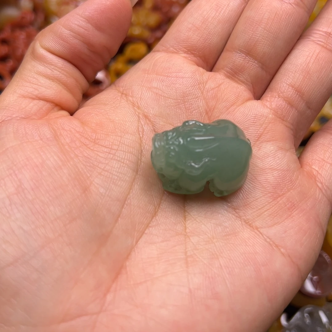 石英质玉（非洲翠）未镶嵌颈饰