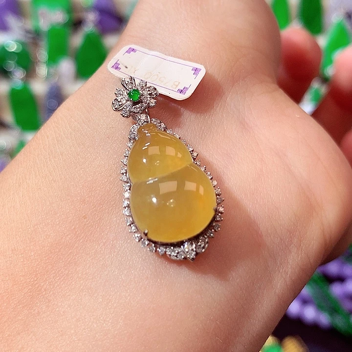 翡翠18K金镶嵌颈饰翡翠