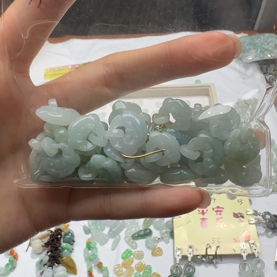 未镶嵌挂件翡翠福利1个，不包邮，拍邮费发货