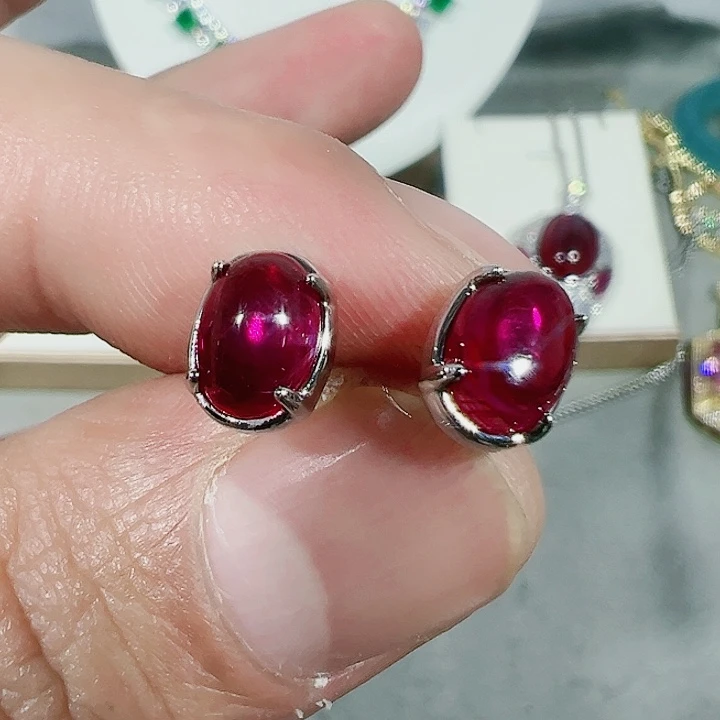 红宝石耳饰未镶嵌