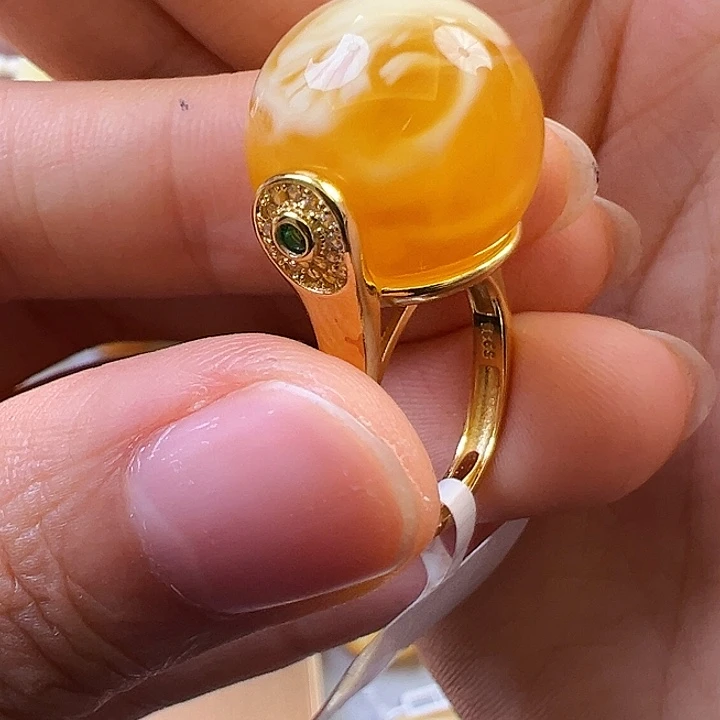 蜜蜡未镶嵌珠宝奇石