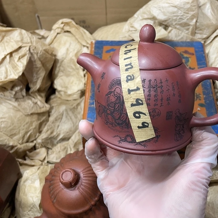 茶壶紫砂原矿泥料，手工制作一把紫砂壶。