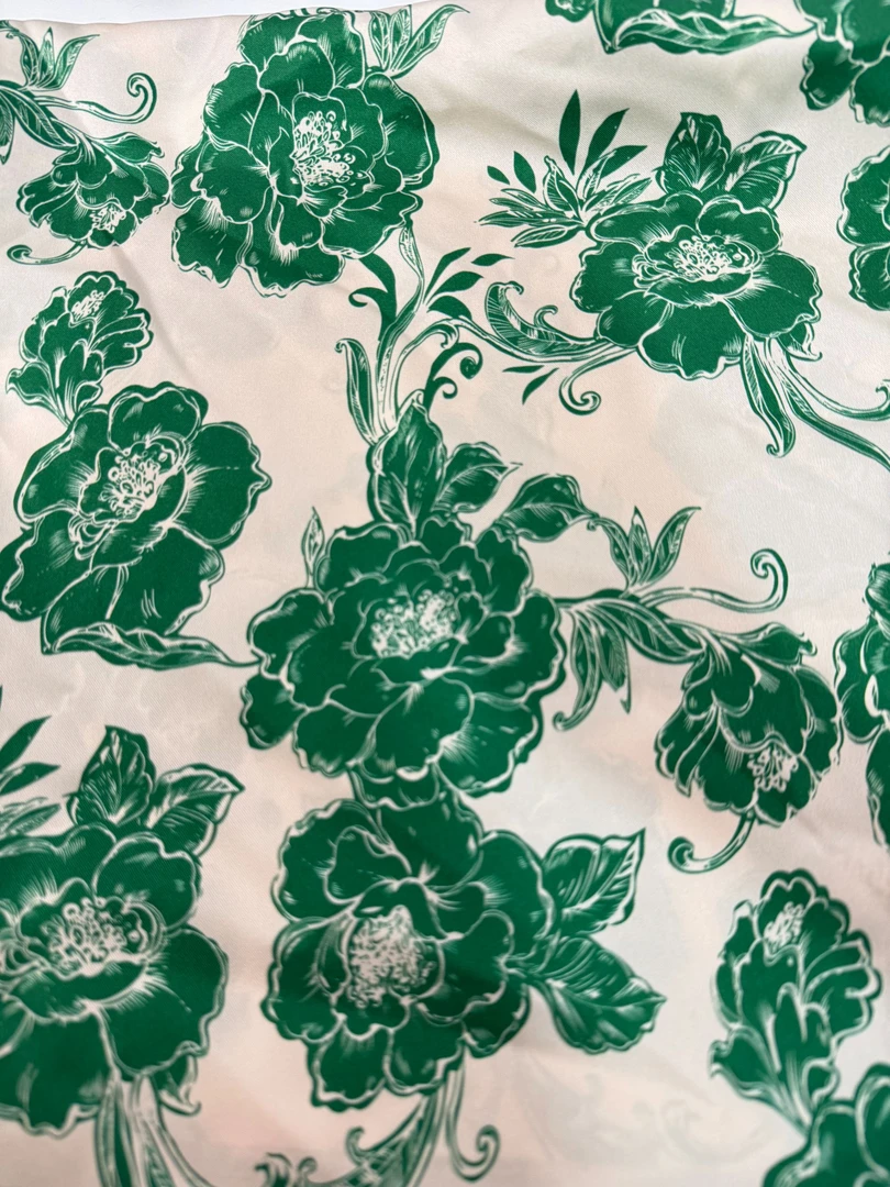 百分百桑蚕丝绿色印花 !~（一经剪裁不退不换）