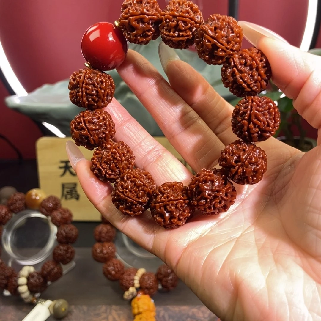 金刚菩提吊坠620红。