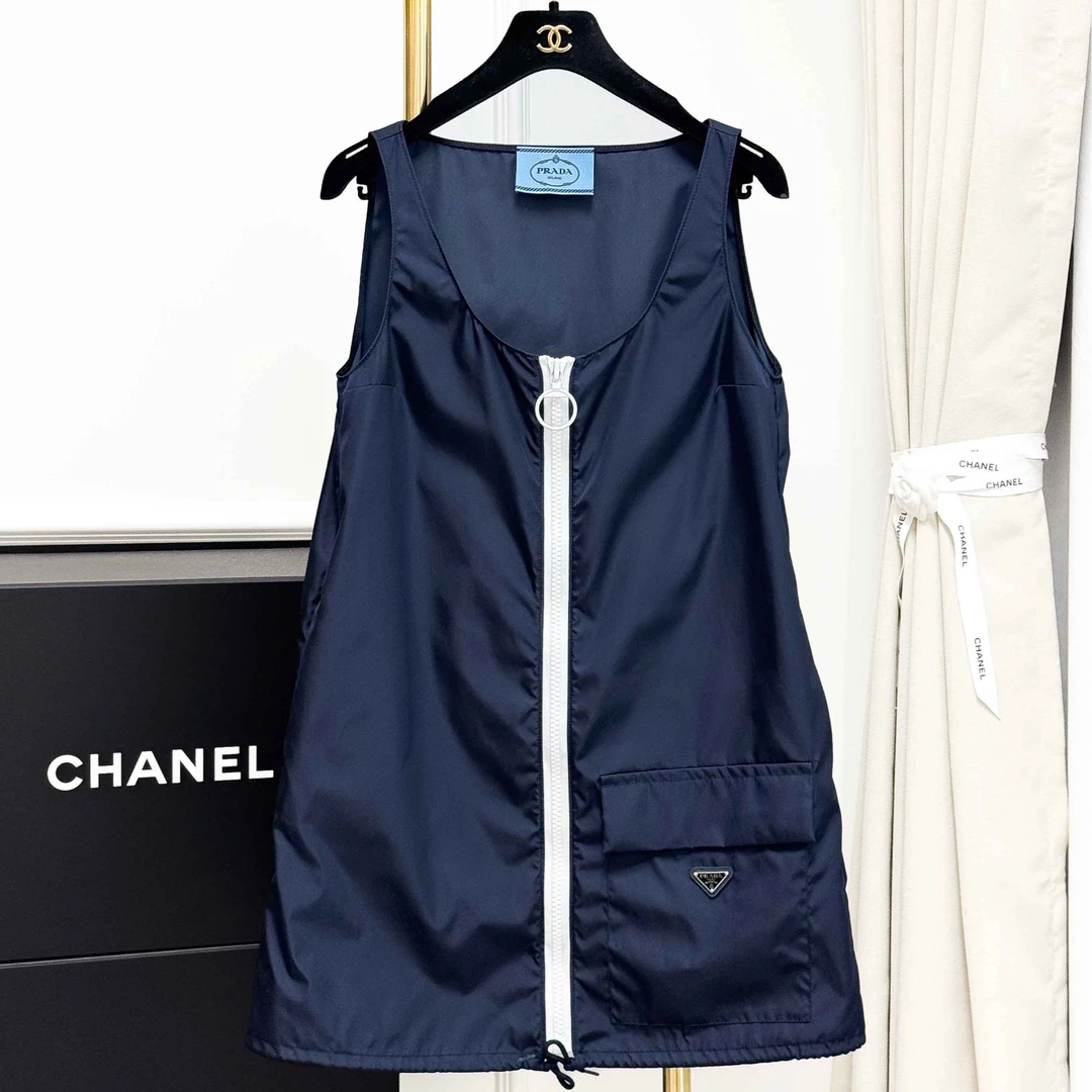 99新 Prada/普拉达 38码25新款藏蓝色尼龙无袖连衣裙