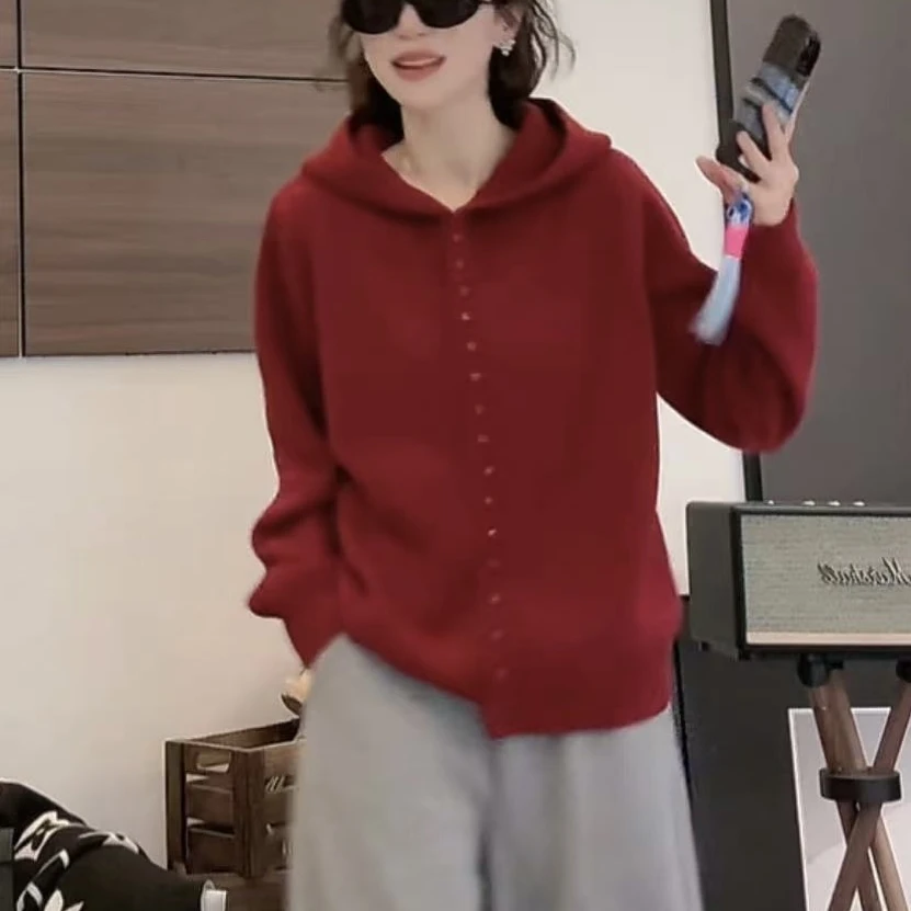 【雪花酥】韩系软糯连帽扣子开衫女高级感慵懒风红色针织毛衣女士