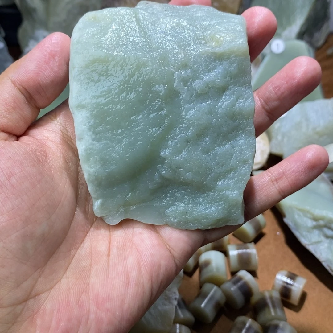 和田玉未镶嵌珠宝半成品山*河