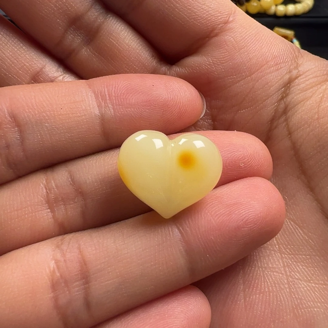 蜜蜡颈饰未镶嵌青***工屁桃（打孔不退换）