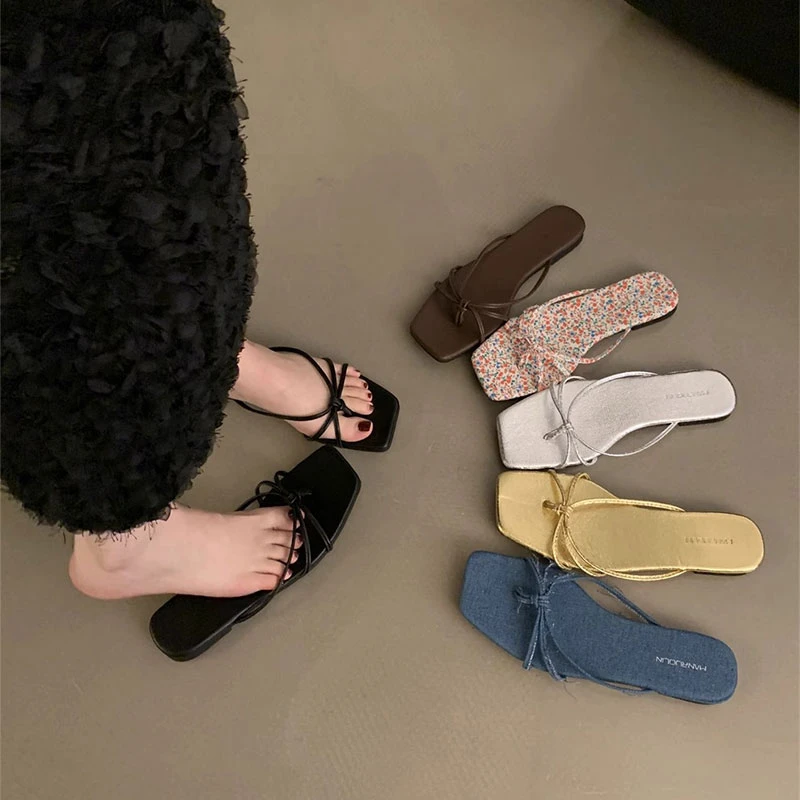 复古银色凉拖海边软底平底拖鞋女夏外穿人字拖法式时尚女款凉鞋子