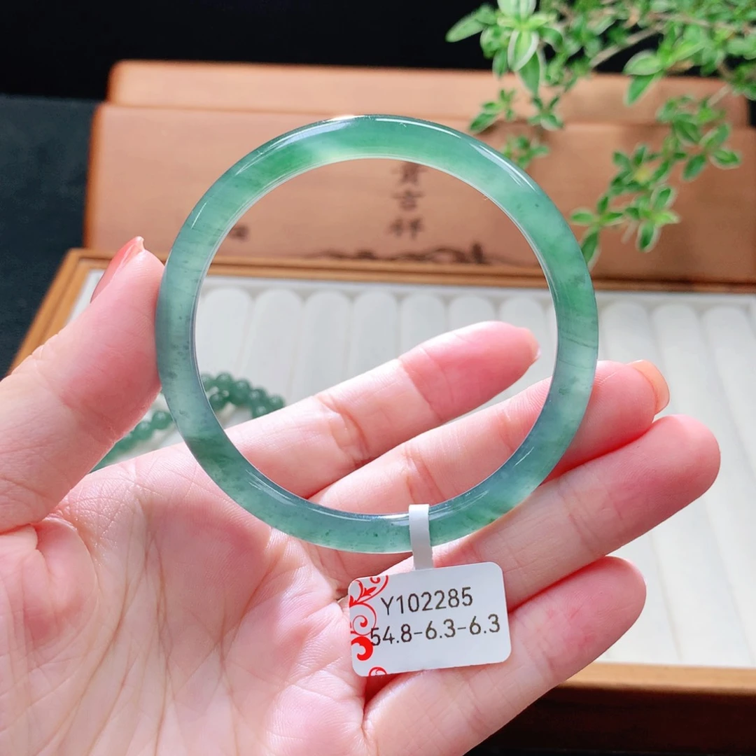 未镶嵌手镯（圆镯）翡翠