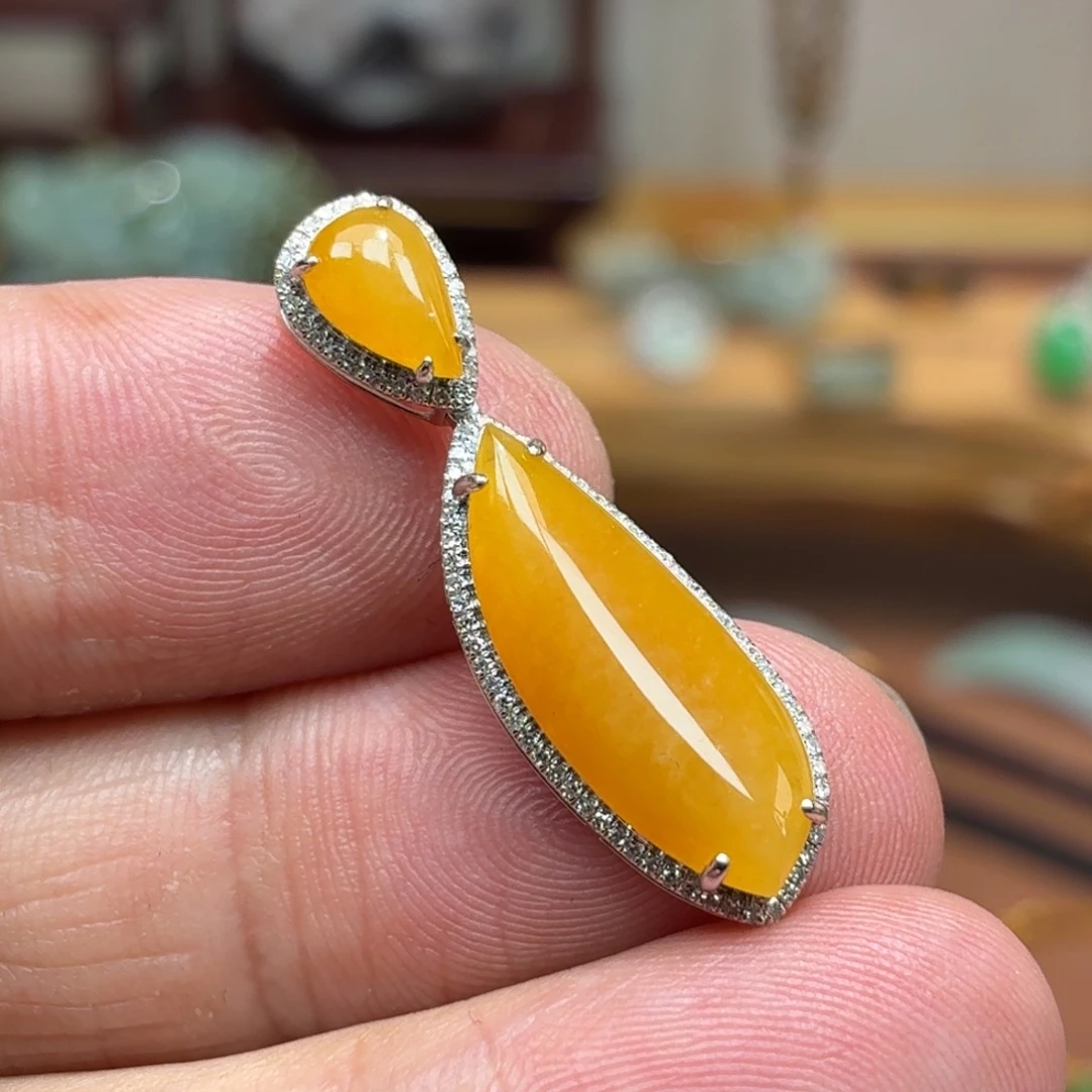 翡翠18K金镶嵌颈饰