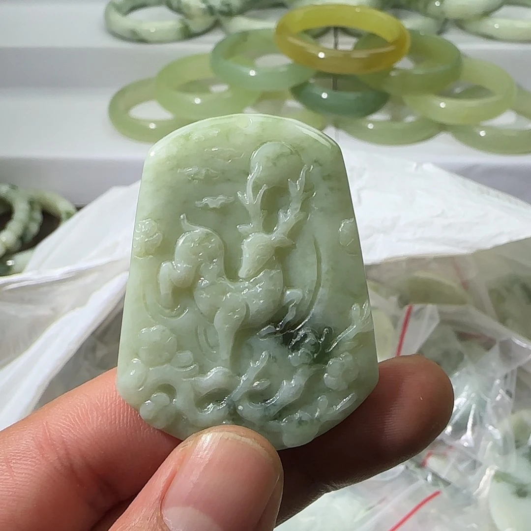 蛇纹石玉未镶嵌颈饰