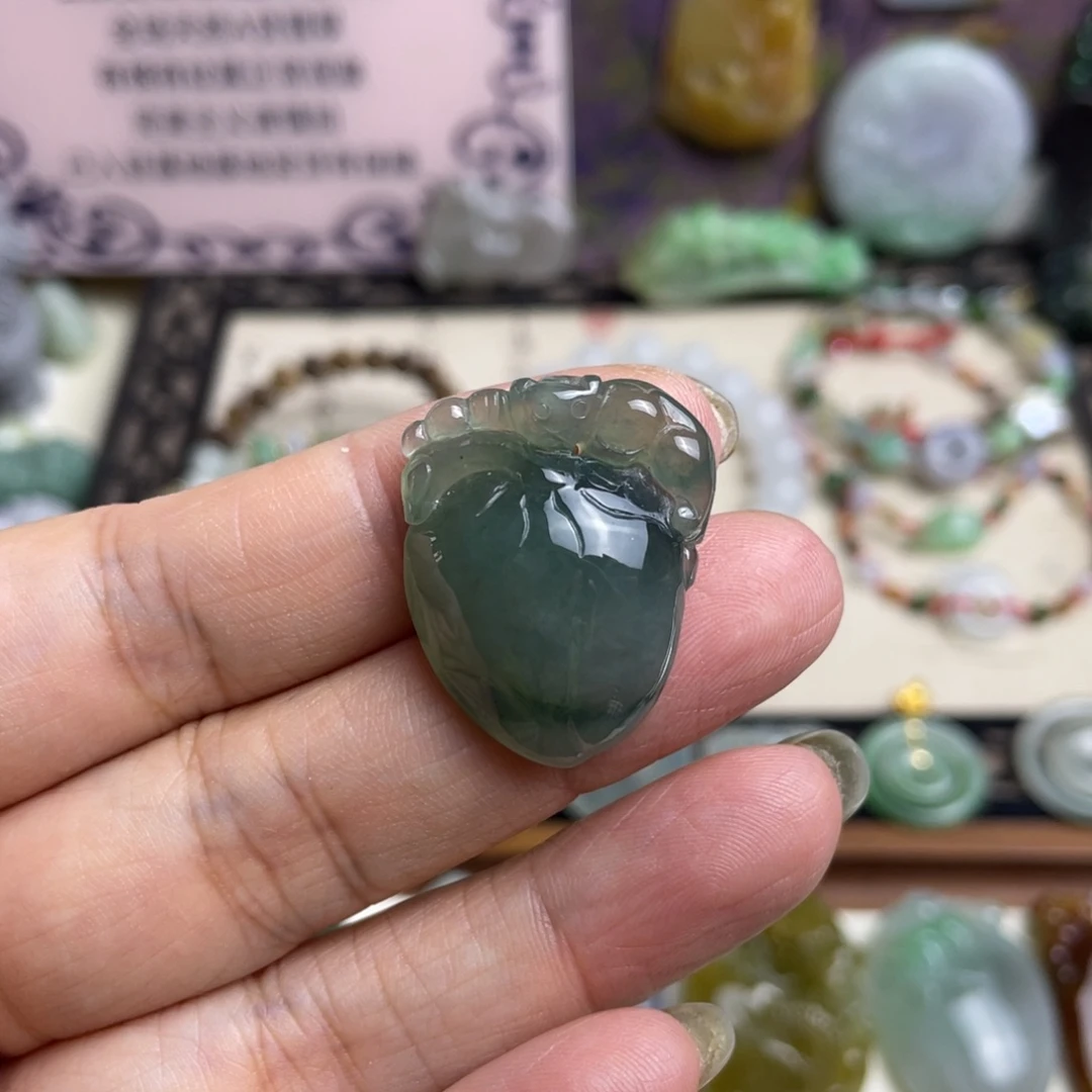 翡翠未镶嵌颈饰特色猴子桃挂件
