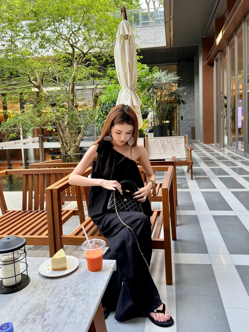 韩系气质高级感洋气斜肩领上衣宽松牛仔阔腿裤黑色套装#2025女款