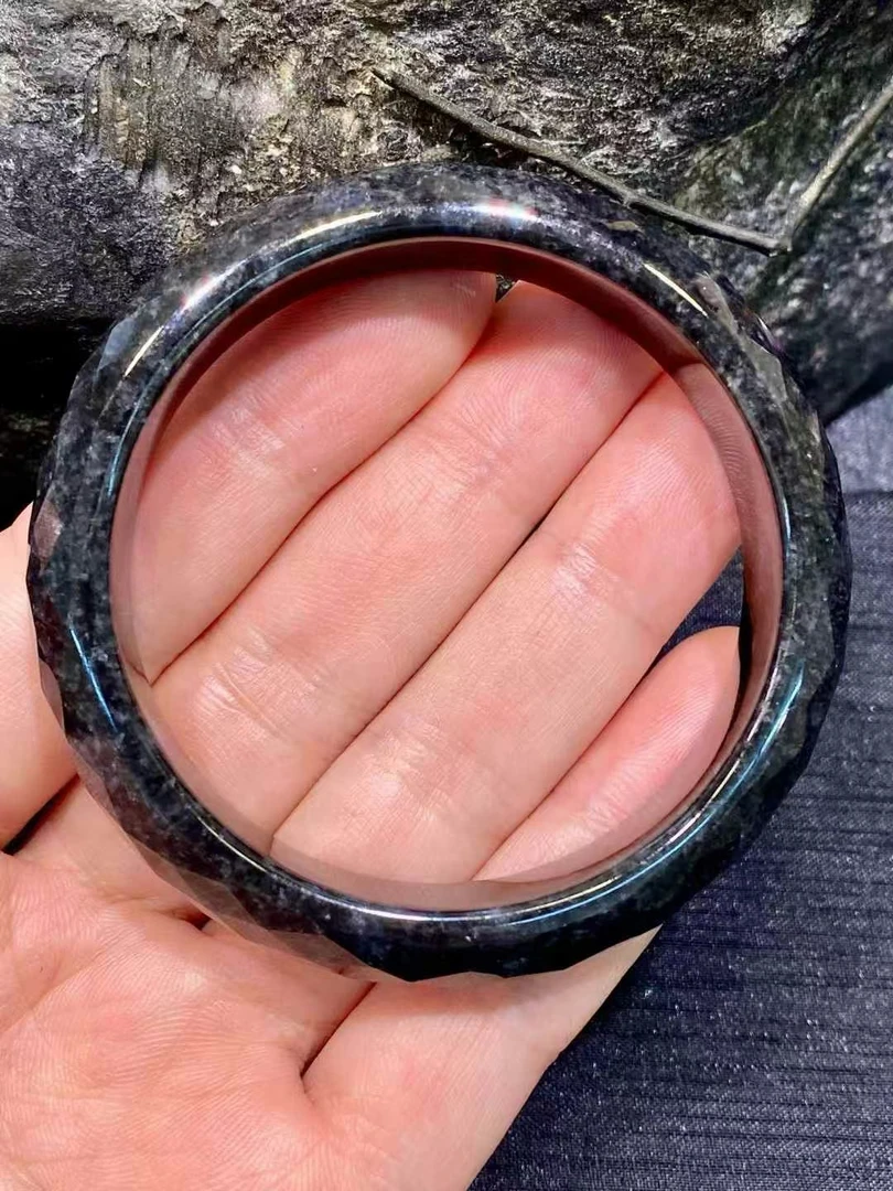 凌形乌鸡种翡翠手镯