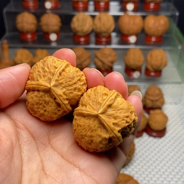 文玩核桃把件糖三角38