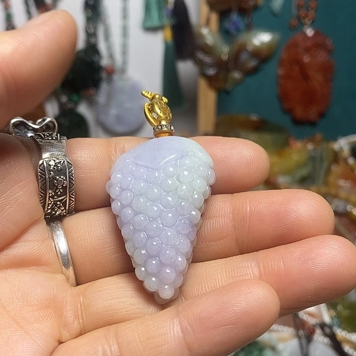 翡翠未镶嵌吊坠(赠链)