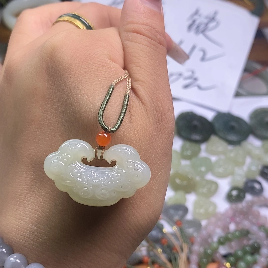 ****子和田玉未镶嵌颈饰