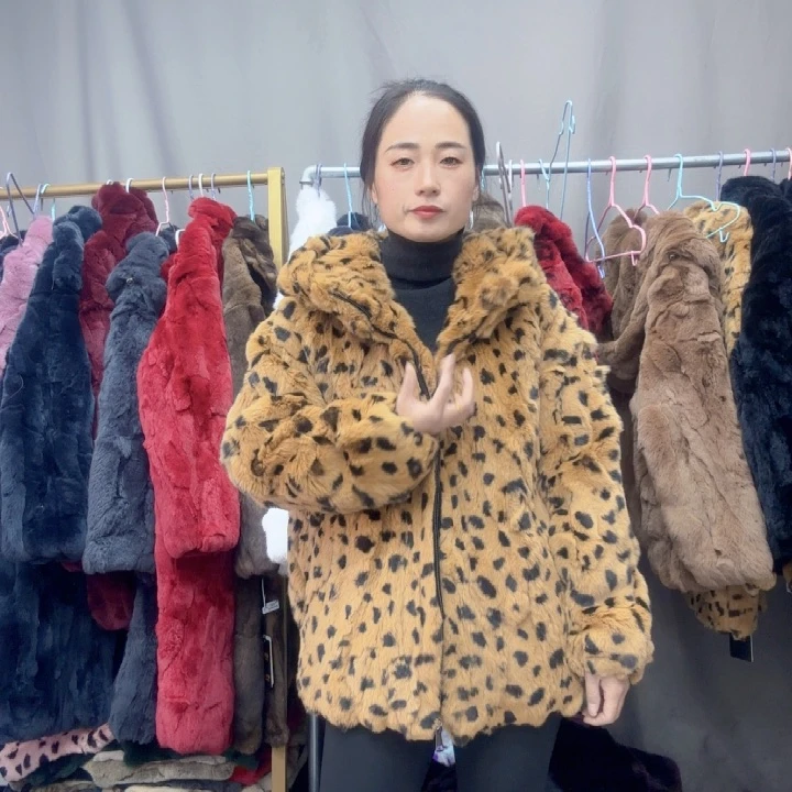 红**笑咖色豹点短款连帽m