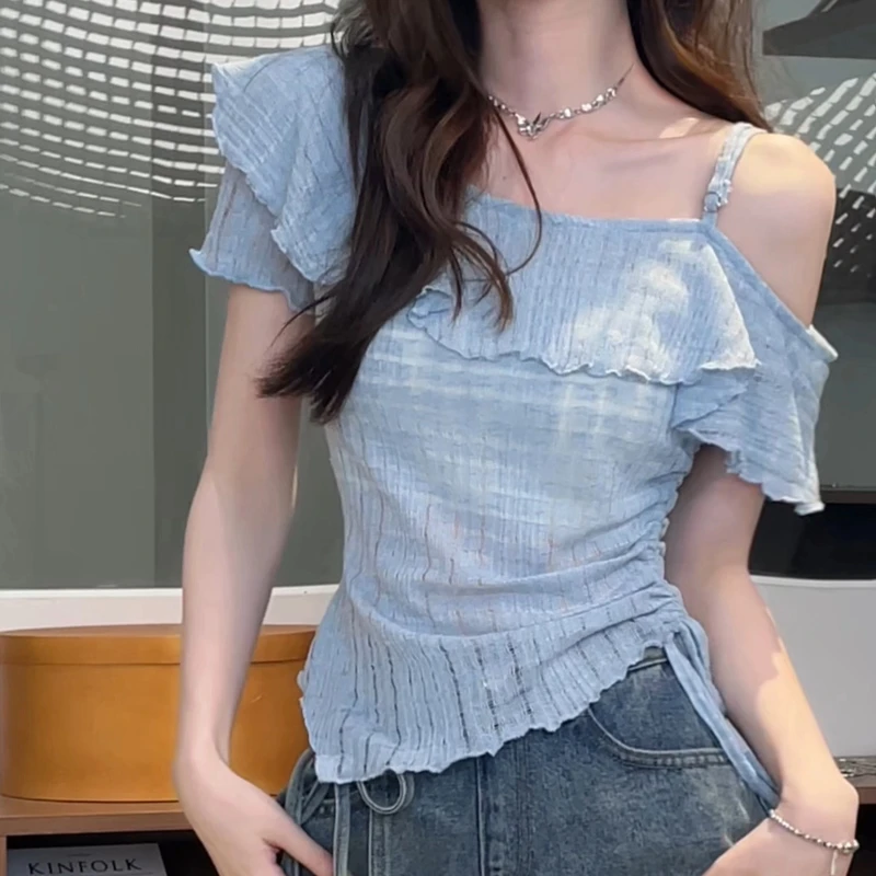 2025夏季新款甜美风荷叶边吊带斜肩罩衫设计感显瘦短袖上衣