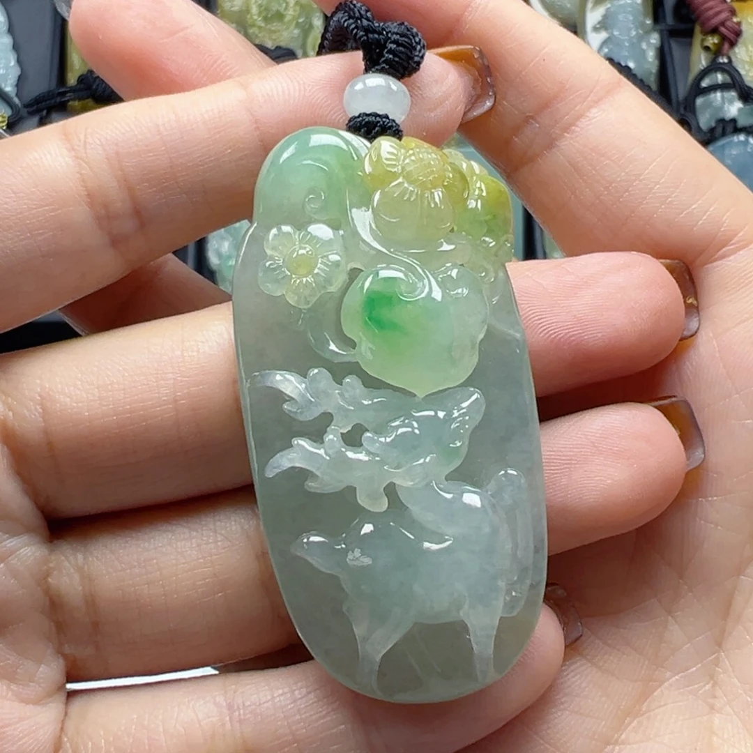 翡翠未镶嵌颈饰小鹿