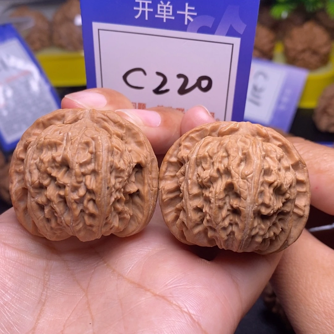 把件桃核41全品白狮子c220