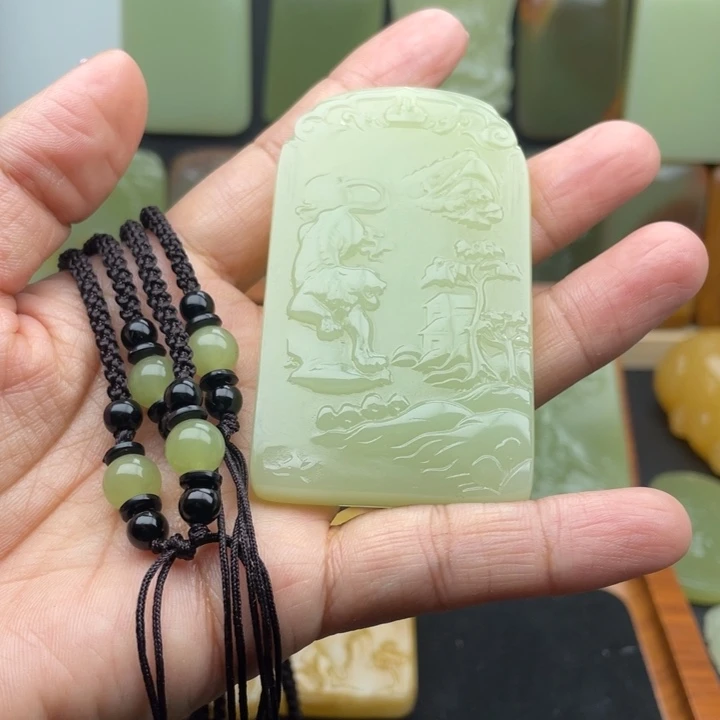 刘***球昆仑山脉料生肖虎