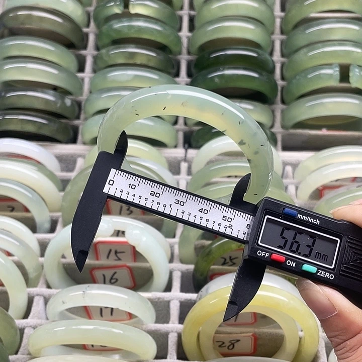 蛇纹石玉未镶嵌手镯30