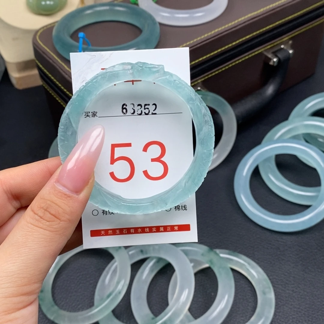 若***时石英质玉未镶嵌手镯