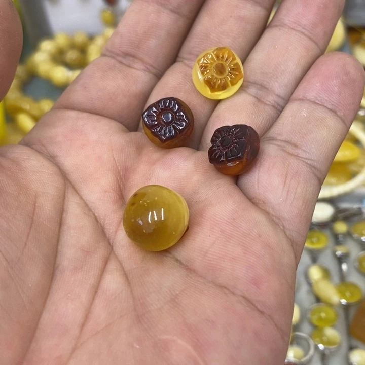 蜜蜡未镶嵌裸石多样性发货其一