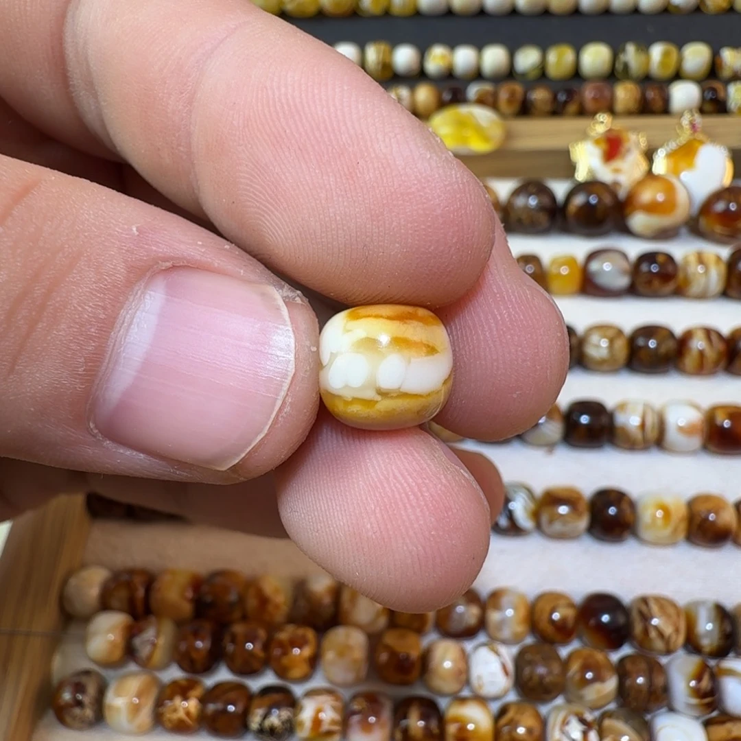 琥珀未镶嵌裸石10mm橘白咖沁