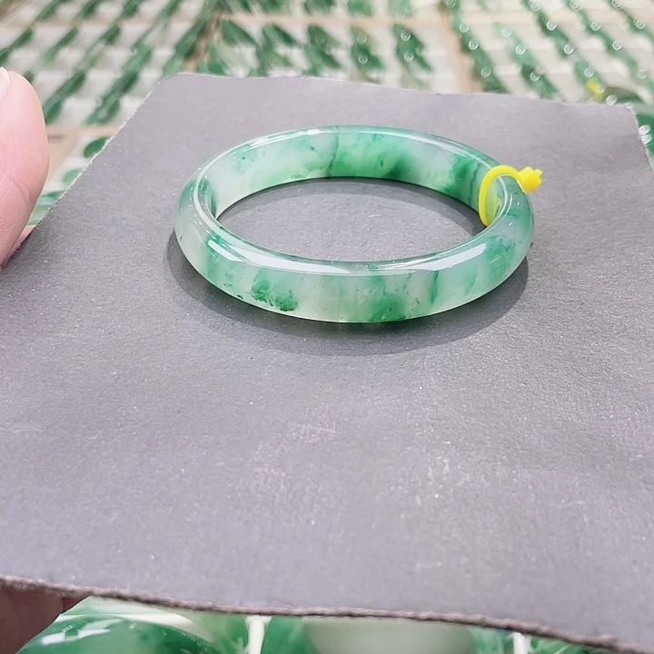 未镶嵌手镯石英质玉