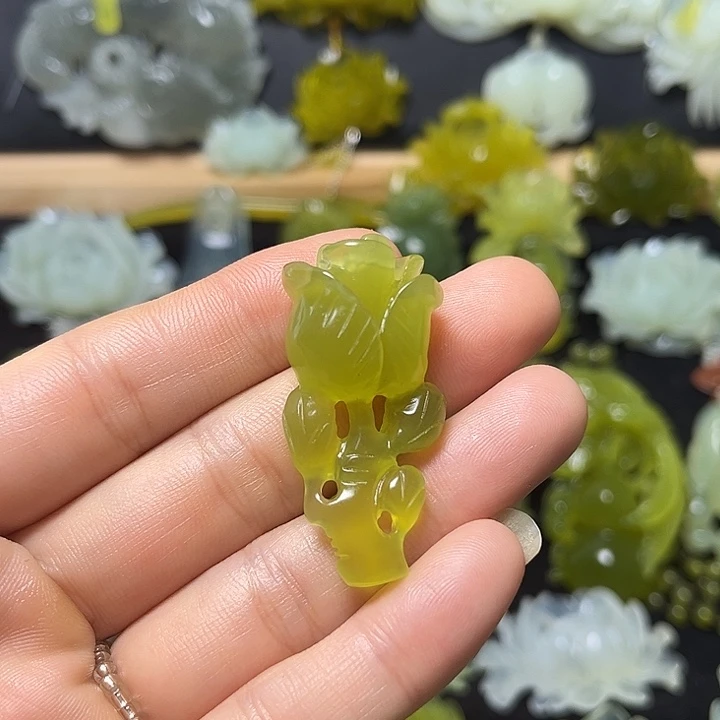 蛇纹石玉未镶嵌颈饰