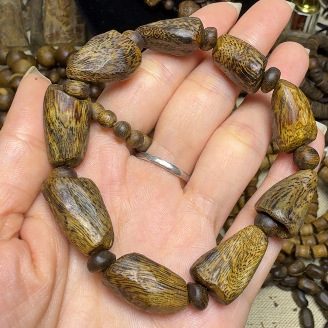 钱***兜手串沉香树丁乌身卡1.2-12克多样性发货一条