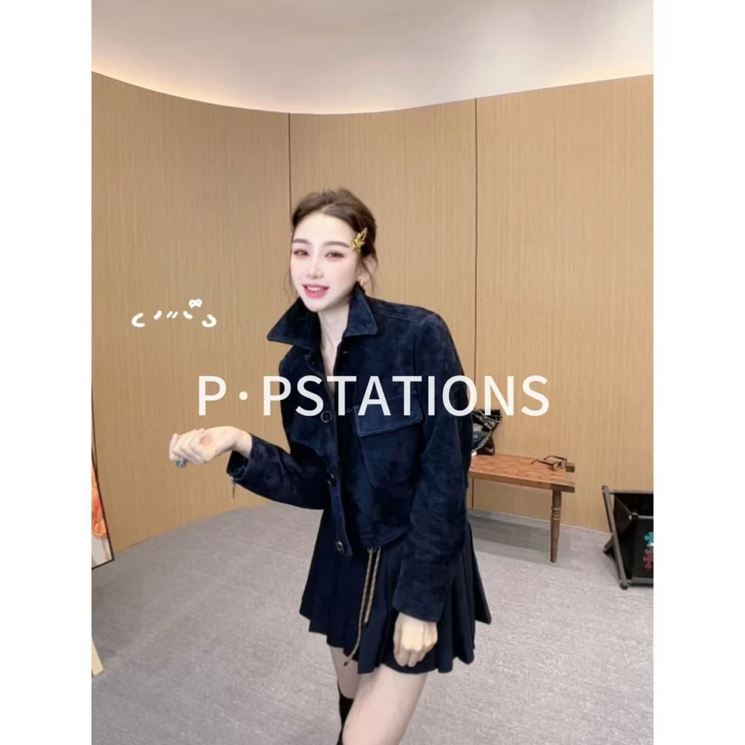 PP  2025  |  桃溪浅酌 琥珀流光风斜兜方领深蓝绒面皮衣28925
