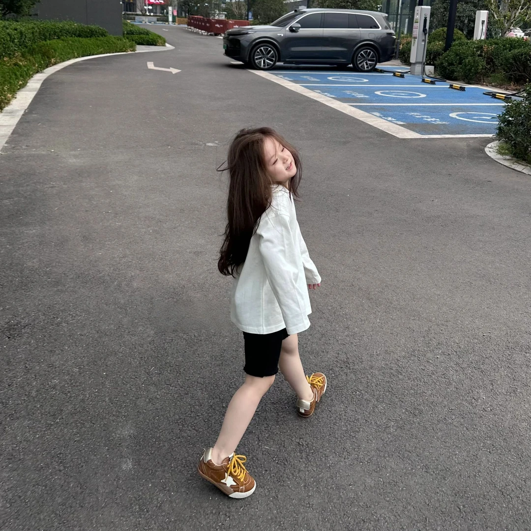 壹妈韩版童装女童秋季套装洋气儿童休闲白色t恤上衣短裤黑色外套